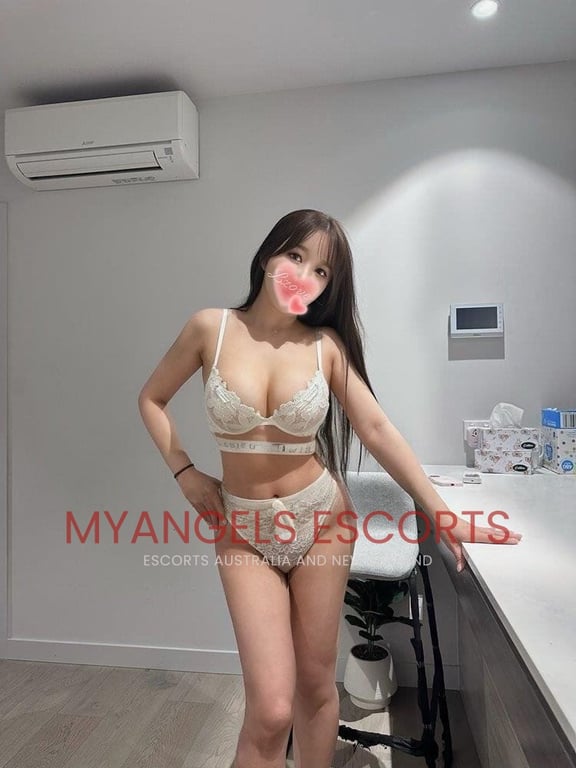 Solar 21-year-old Asian escort in Melbourne City VIC Australia