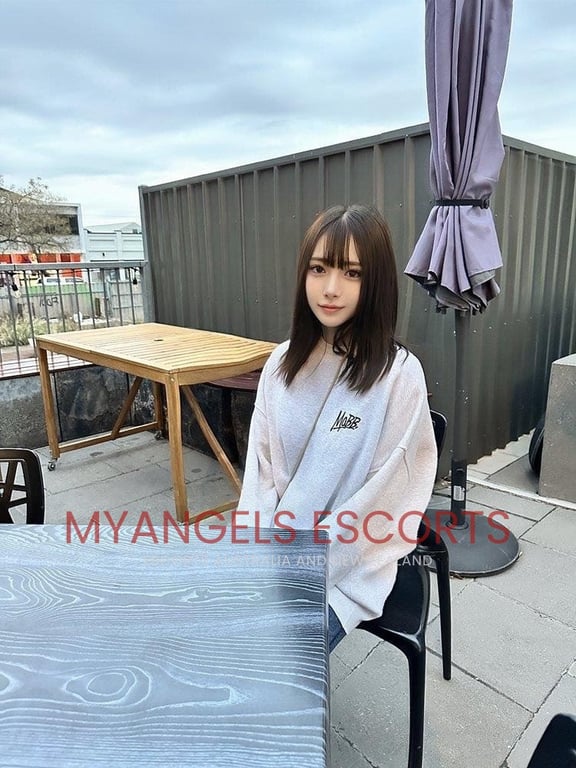 Photo 2 / 5 of Himeka
