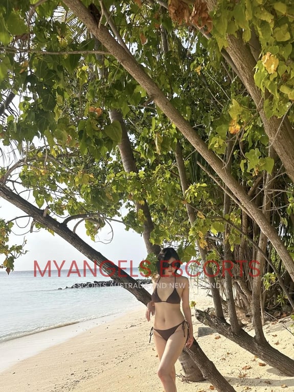 Photo 5 / 10 of Lucy