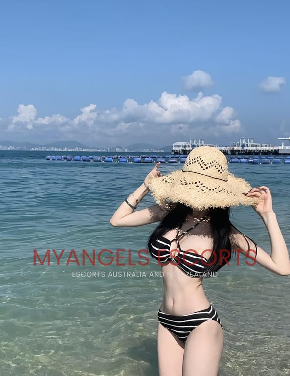 Mia, 25-year-old Chinese B-cup escort in Albany, Auckland - professional massage service