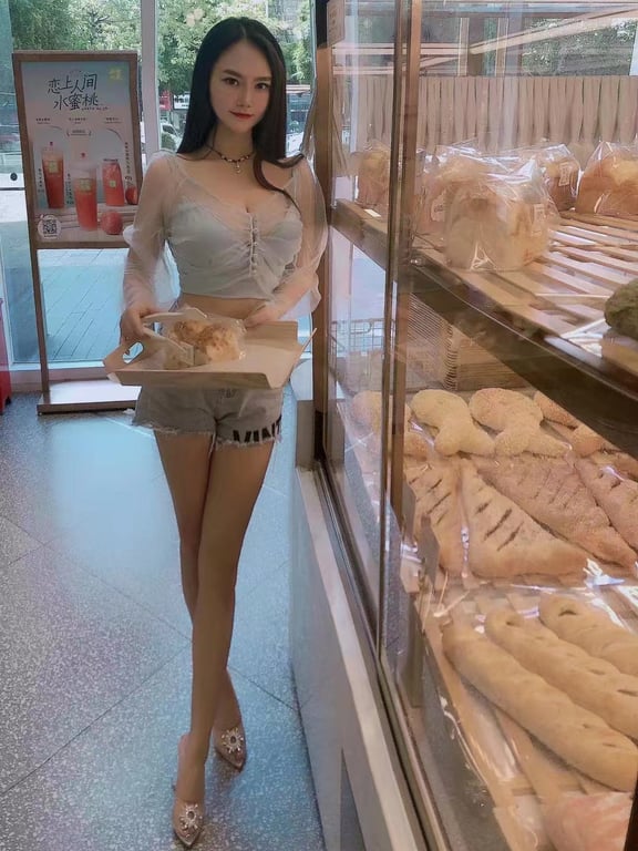 Profile of Iris, 22 year old Asian-Other from CBD, Sydney Escort