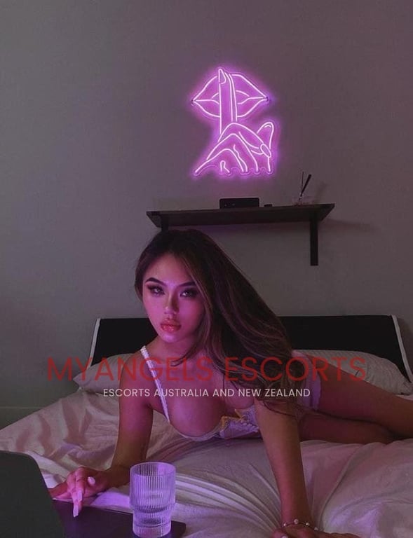 Isla 26-year-old Asian escort in Auckland Blockhouse Bay