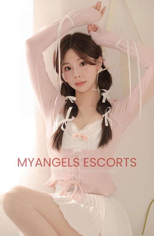 Photo 3 / 5 of Alice