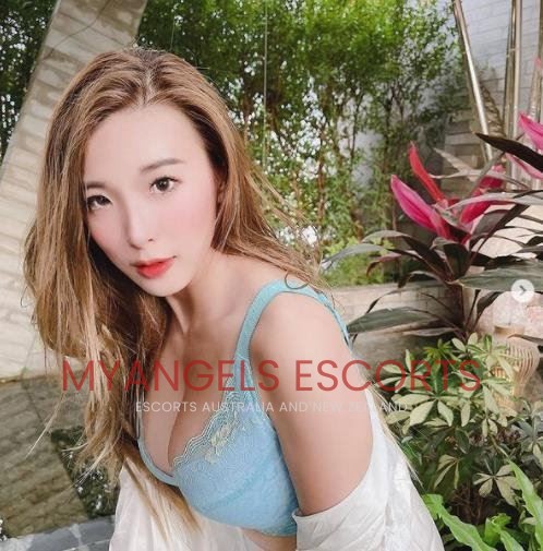 Photo 6 / 7 of Catherine