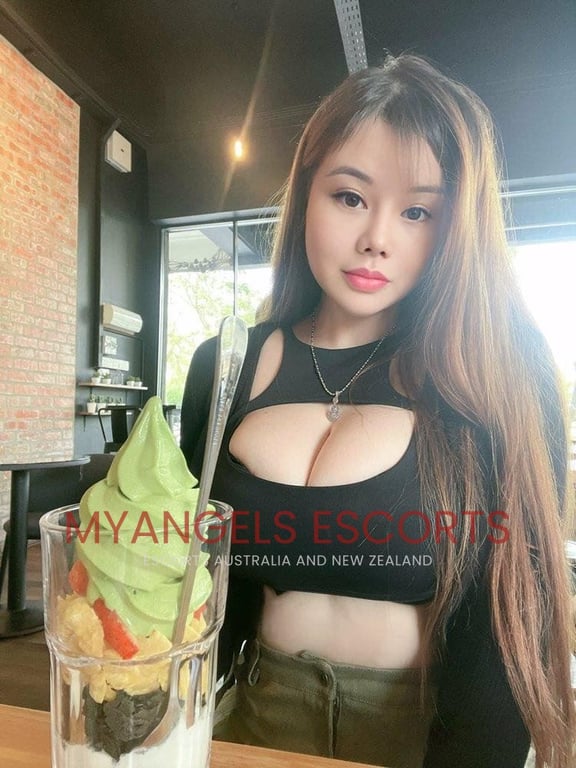 Norah 22-year-old Asian escort girl in Auckland Onehunga