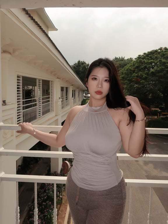 Riley 24-year-old Asian escort in Surfers Paradise Gold Coast