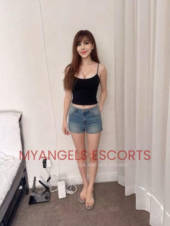 Photo 4 / 4 of Jozee