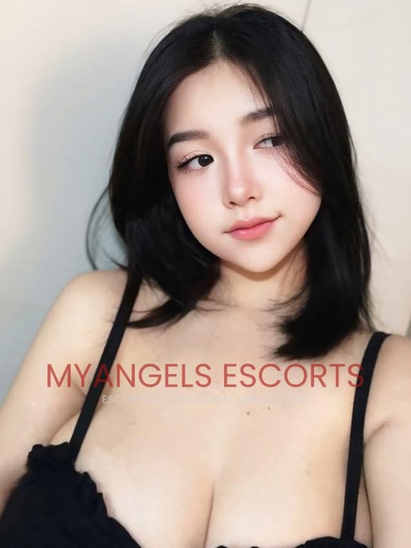 Photo 4 / 4 of Daisy