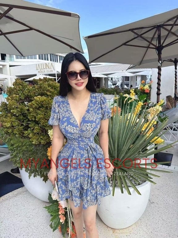 Photo 2 / 4 of Kitty