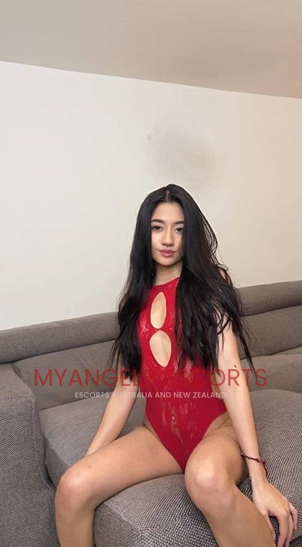 Photo 4 / 7 of Sally