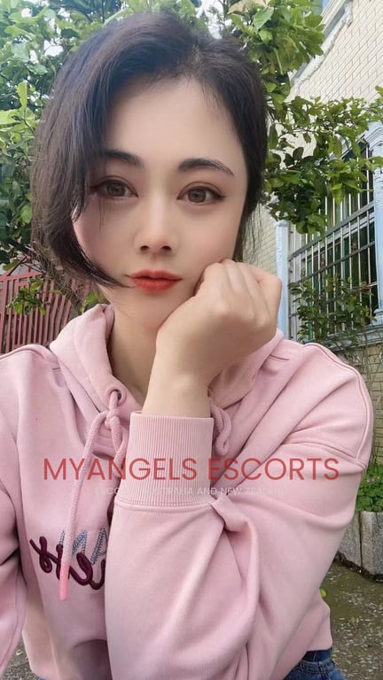 Photo 2 / 3 of Maya