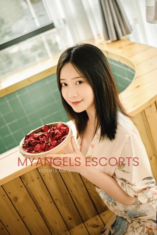 Claire, 24, Asian DD escort in Upper Riccarton, Christchurch, NZ
