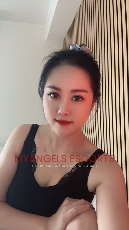 Photo 4 / 7 of Susan