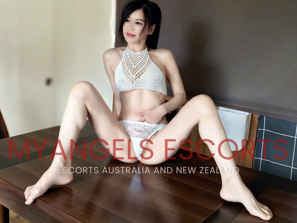 Linda, 28, Asian B-cup high class escort in Auckland Milford area