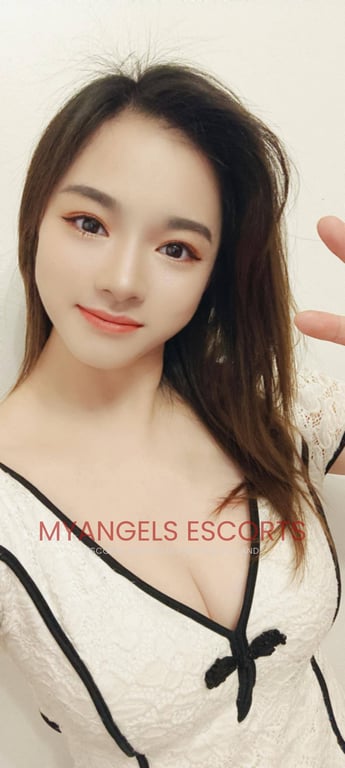 Photo 4 / 4 of Wendy
