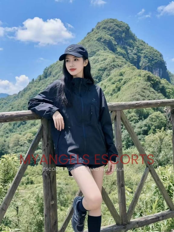 Photo 2 / 3 of Lucia