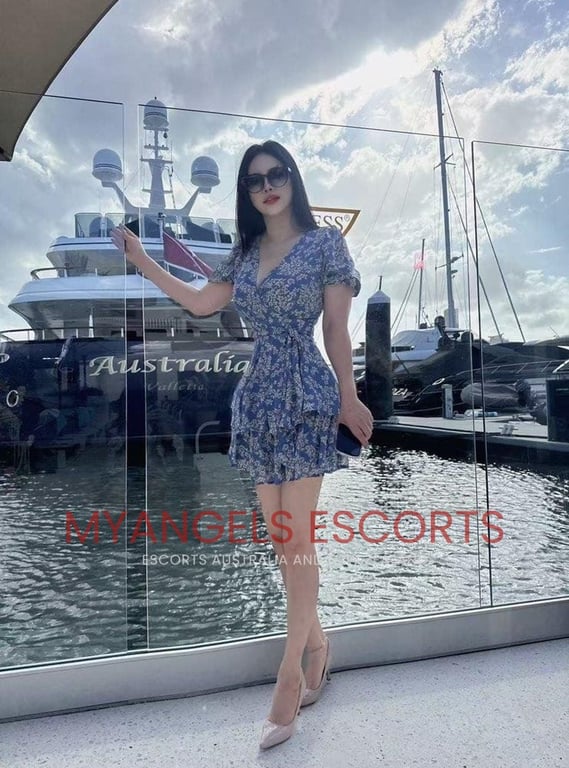 Photo 3 / 4 of Kitty