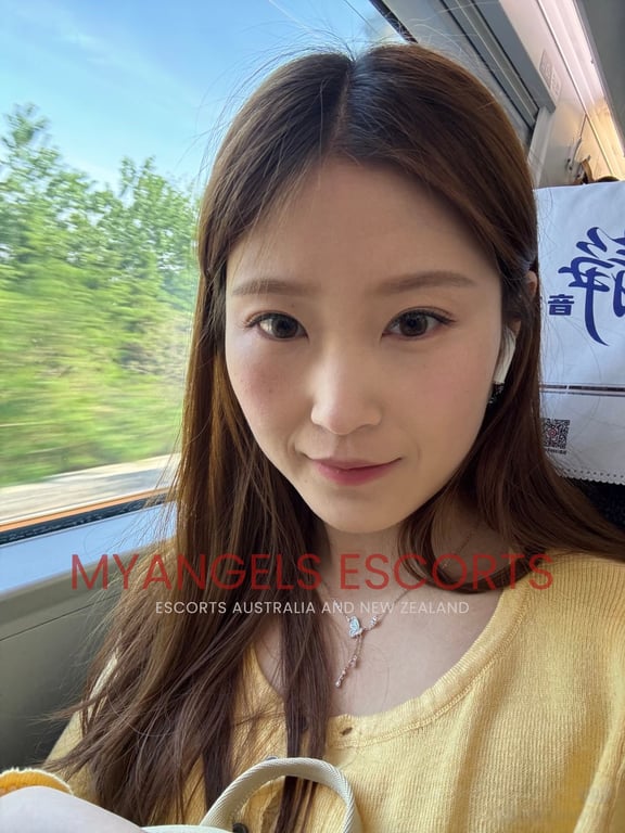 Emily 24-year-old Chinese escort in Melbourne City