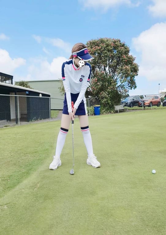 Kylie, 20yo Asian escort in Auckland CBD offering GFE and sensual services