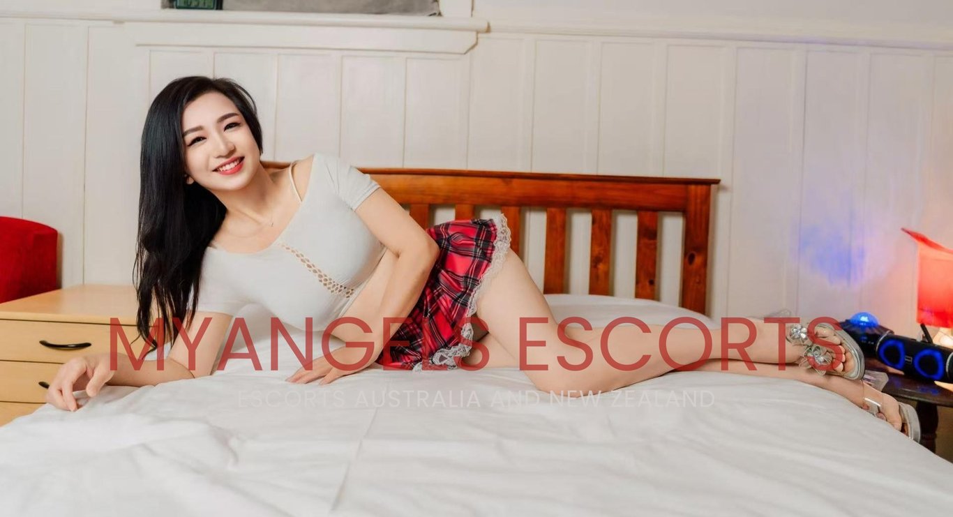 Photo 3 / 10 of MIMI