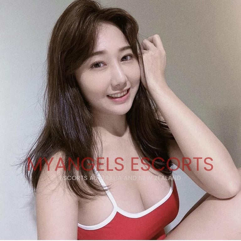 Photo 4 / 5 of Jennifer