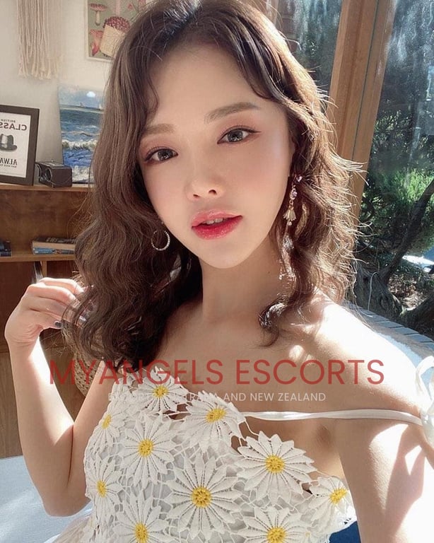 Riva, 21, Australian D cup escort from Newcastle NSW offering private services