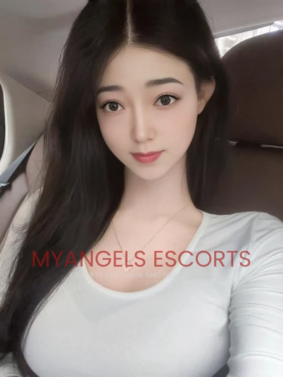 Photo 4 / 4 of Kiki