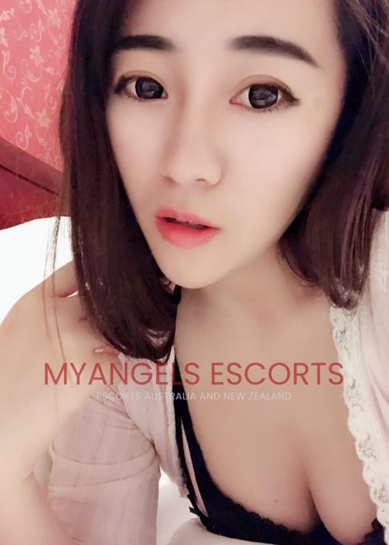 Photo 6 / 7 of Kayoko