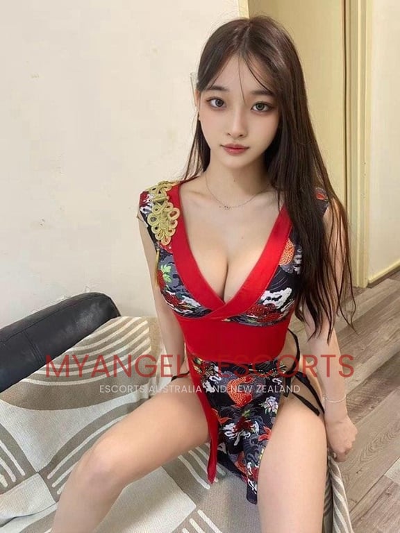 Photo 5 / 5 of Erena