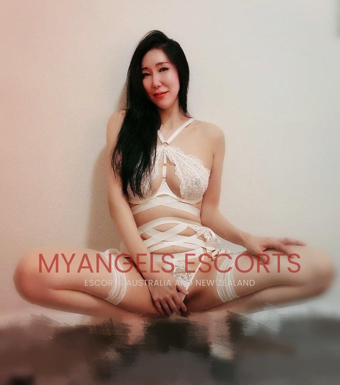 Photo 2 / 6 of Jessica