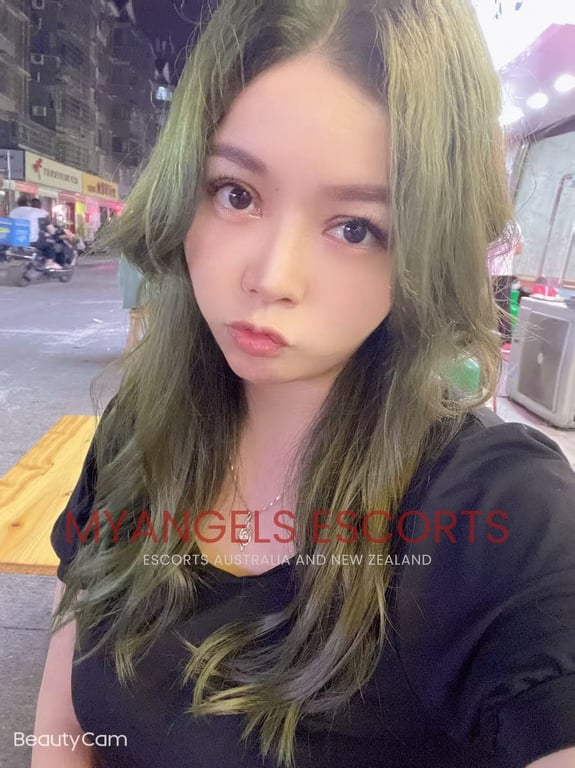 Photo 2 / 6 of Casey