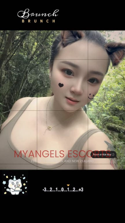 Photo 3 / 3 of Alice