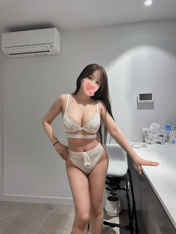 Solar 21-year-old Asian escort in Melbourne City VIC Australia