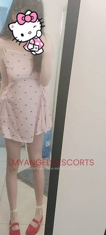 Photo 5 / 9 of Sonya