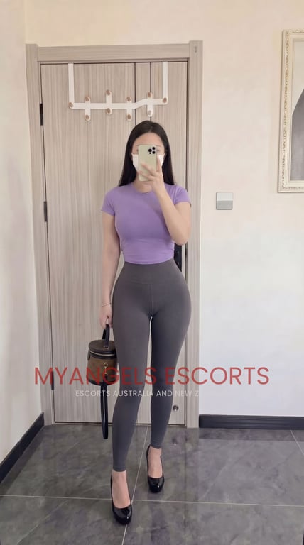 Allison 27-year-old Asian escort in Melbourne City