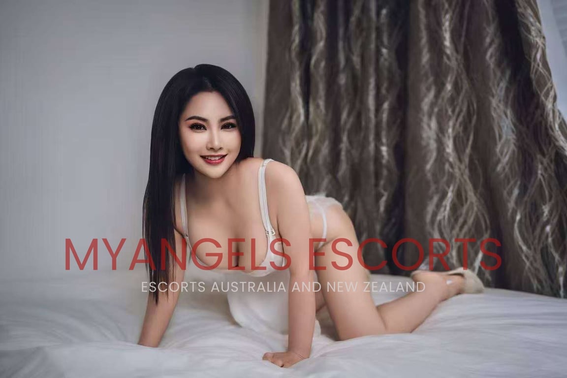 Yoyo, 25, Singaporean DD cup escort in Eden Terrace, Auckland NZ