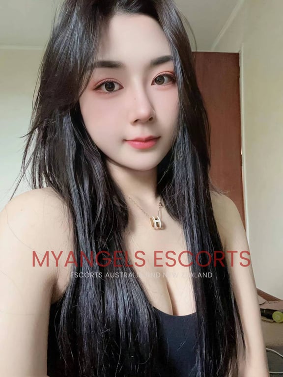 Photo 1 / 4 of Mimi