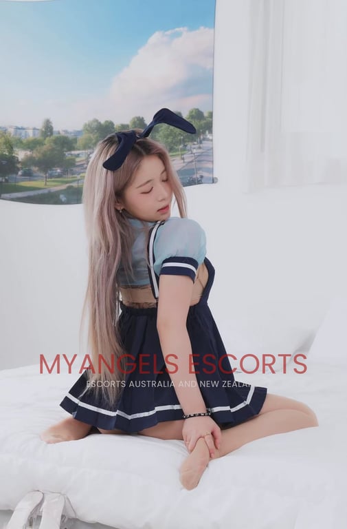Photo 1 / 9 of Lisa