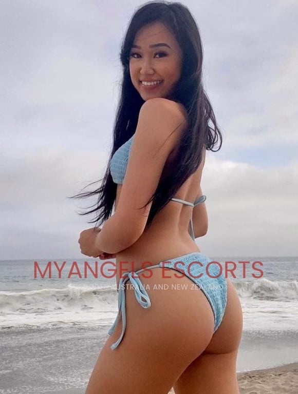 Photo 2 / 4 of Maria