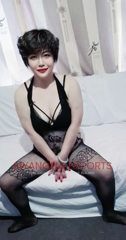 Photo 2 / 5 of SUSAN