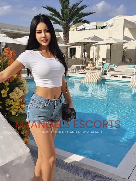 Photo 4 / 4 of Kitty