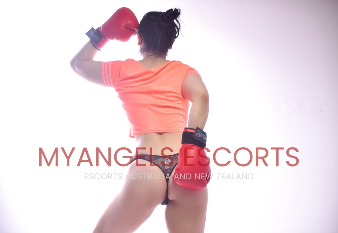 Photo 2 / 6 of Amber