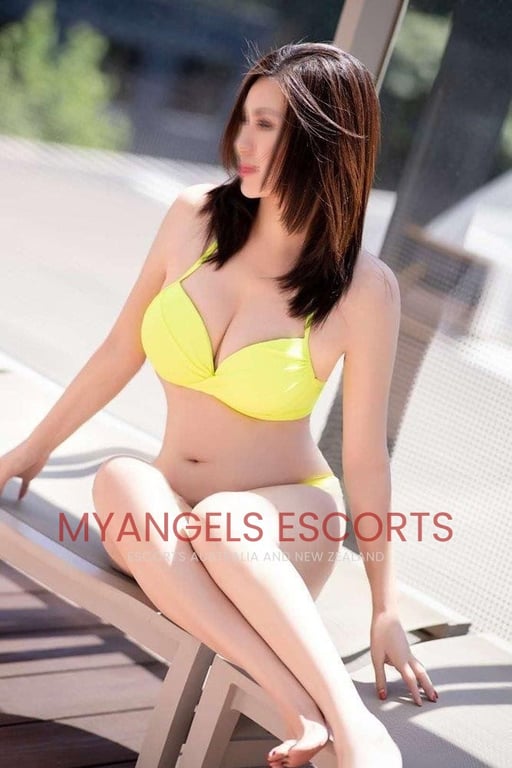 Photo 3 / 6 of Tanisha