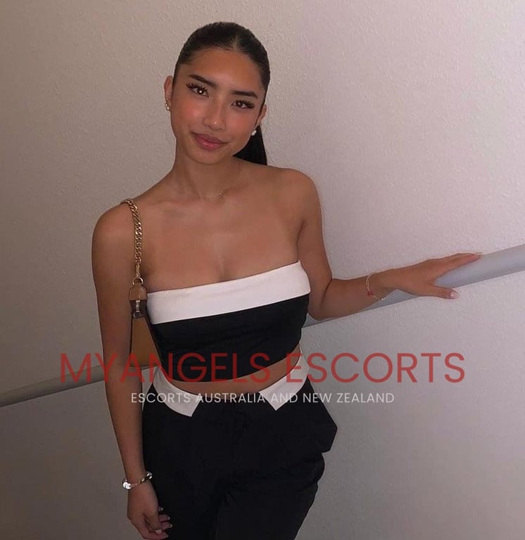 Photo 2 / 4 of Jenny