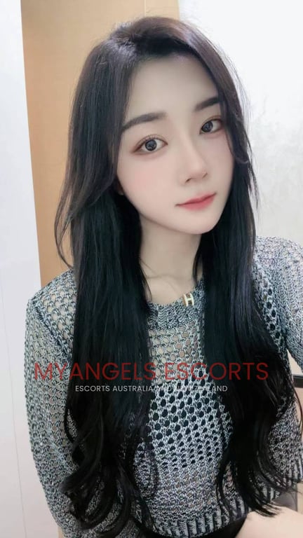 Photo 2 / 4 of Mimi