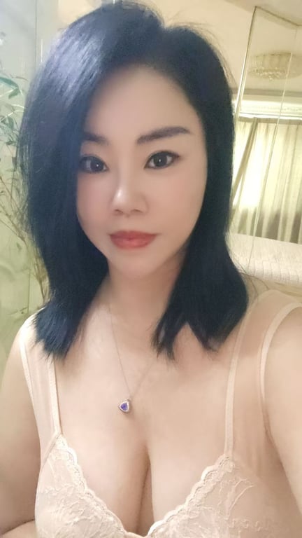 Linda 28 Asian escort offering private massage in Royal Oak Auckland