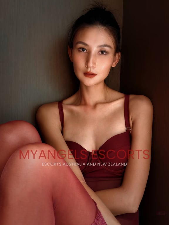 Photo 4 / 7 of Zara