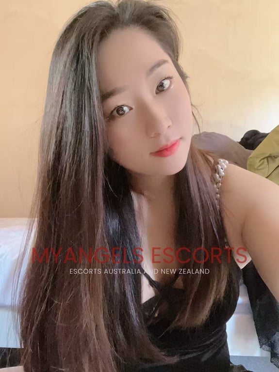 Photo 4 / 5 of Wendy