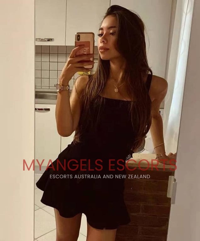 Photo 3 / 6 of Tiffany