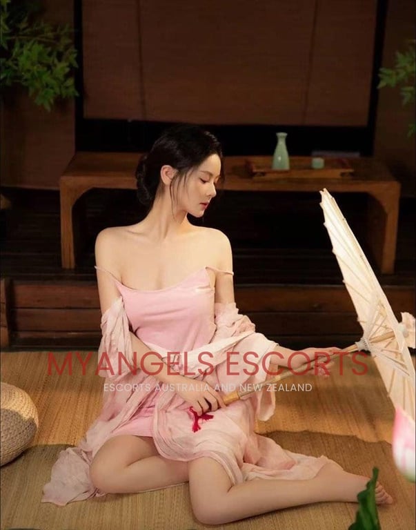 25yo D-cup Australian massage service in Adelaide CBD